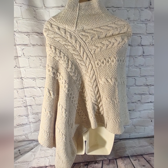Inis Crafts Merino Wool Cable Knit Tan Poncho Shawl - Picture 4 of 14